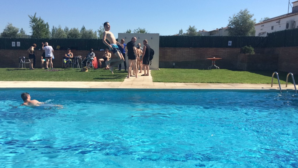 détente à la piscine