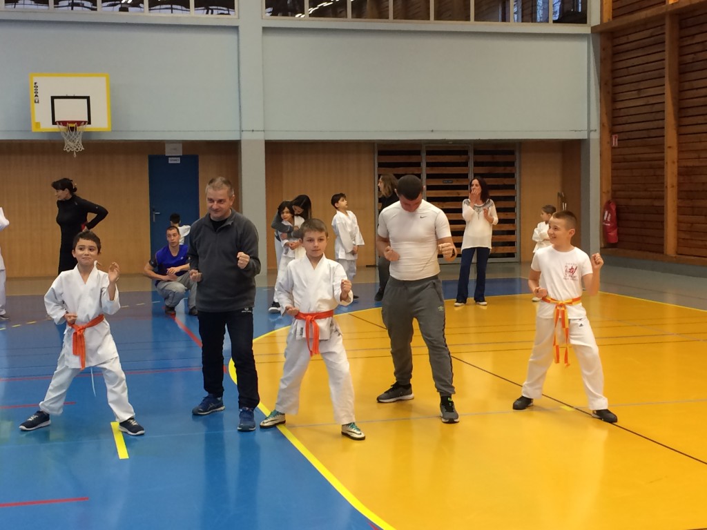 2F628663-B4E9-4975-B581-141F6B7201BD