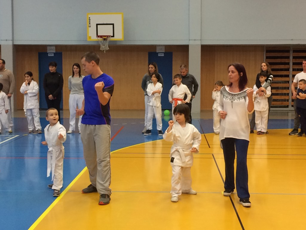 76715D3D-52DB-4AE6-B004-C471437CB18F