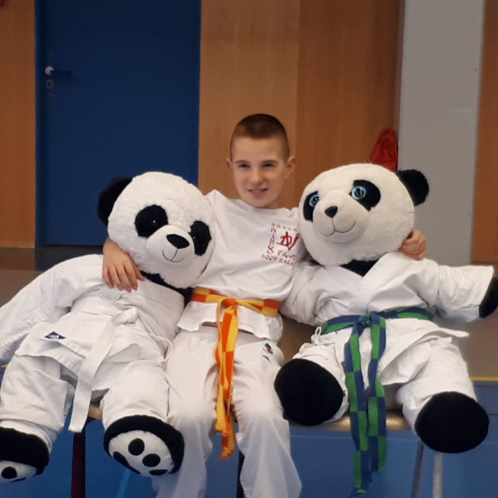 DCEAA2AA-0677-40A2-A5F8-1B99C4219050